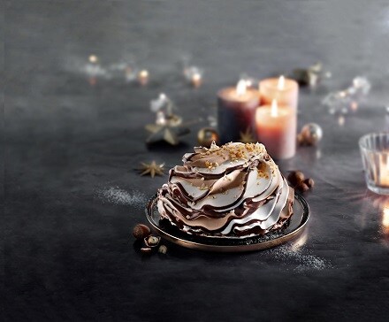 Eis-Dessert Torte Vanille-Haselnuss