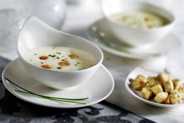 Creme-Suppe mit Semmelknödelcroutons