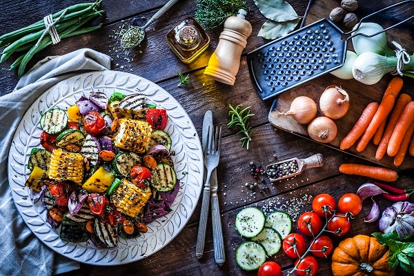 Vegetarisch grillen mit Gemüse und leckeren Salaten