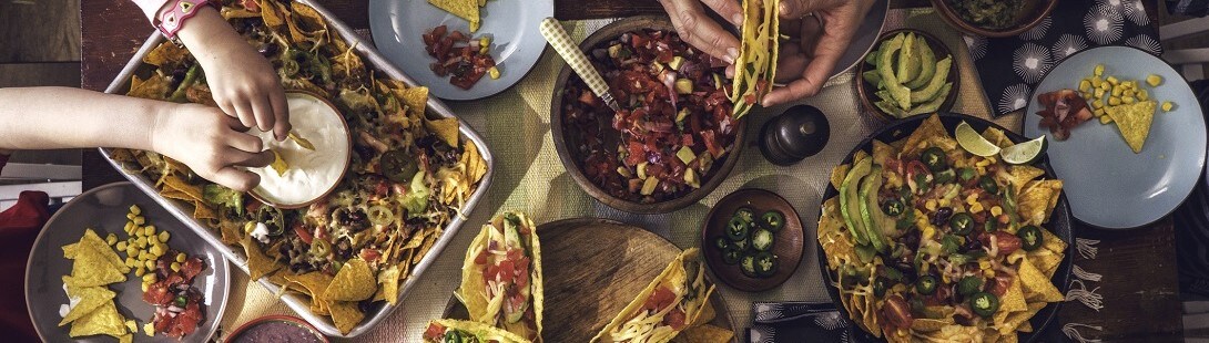 Tisch mit Mexikanischem Essen 