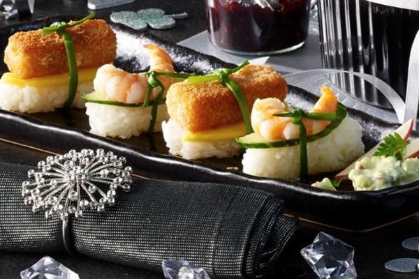 Sushi mit Mini Fischstäbchen und Garnelen