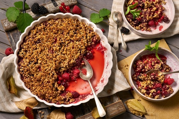 Veganes Beeren-Crumble