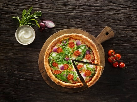 La Pizza Rucola e Pomodorini con Cipolla rossa