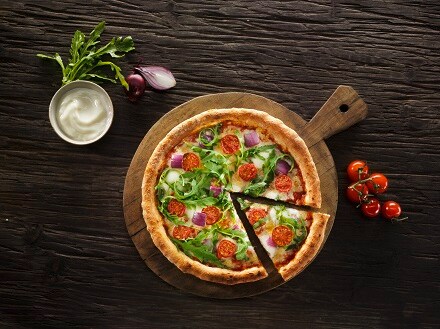 La Pizza Rucola e Pomodorini con Cipolla rossa