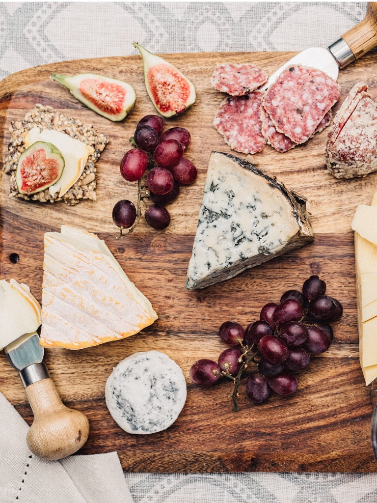 cheese-platter-and-wine-picture-id499290974(3).jpg