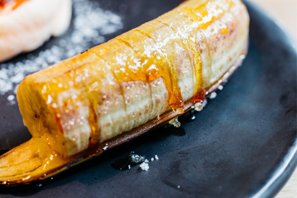 close-up-caramel-banana-for-eating-with-fluffy-pancakes-and-ice-cream-picture-id1054204266.jpg